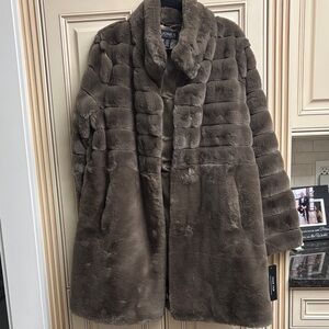 Jones New York Taupe Faux Fur Jacket - Large - New